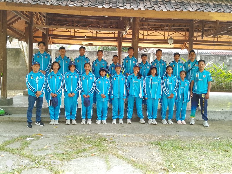 Foto Bersama Para Atlit & Pengurus Cabor Akuatik Kontingen Lombok Timur yang Akan Mengikuti PORPROV XXII NTB (Dok. Pribadi) Foto Bersama Para Atlit & Pengurus Cabor Akuatik Kontingen Lombok Timur yang Akan Mengikuti PORPROV XXII NTB (Dok. Pribadi)